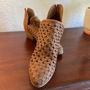 Basket Weave booties